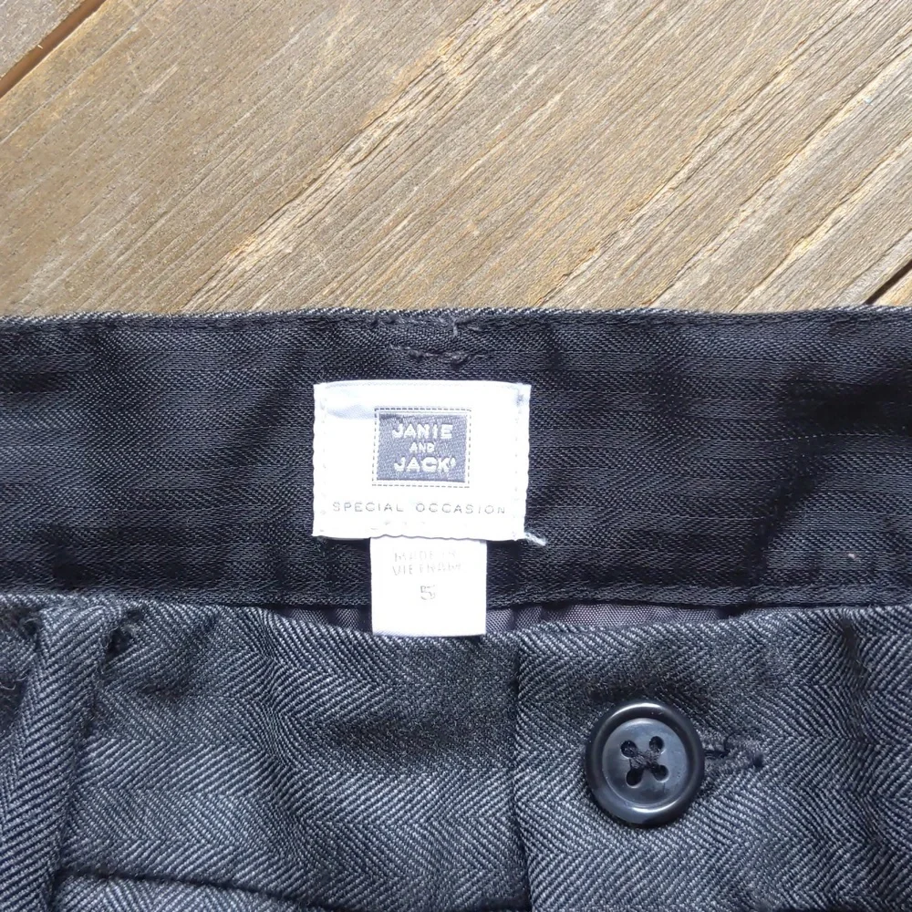 Size 5 Janie and Jack special occasion herringbone pattern wool pocketed shorts